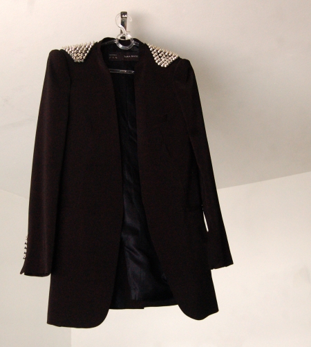 Casaco com spikes (Spiked shoulder coat), Zara